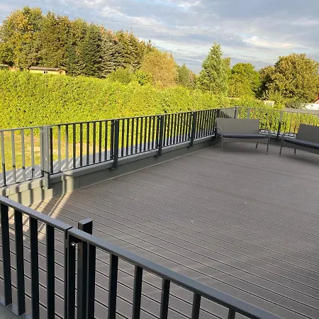 Zwei Zimmer mit Bad für vier Personen *